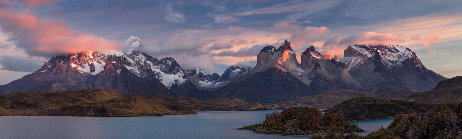 PATAGONIE "beauty,panoramic,del,scenic,america,beautiful,mountain,view,pain"The Torres del Paine National Park sunset view. Torres del Paine is a national park encompassing mountains, glaciers, lakes, and rivers in southern Patagonia, Chile.