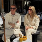 2 modellen poseren in de nieuwe 'La petite collection' van restaurant Cobra